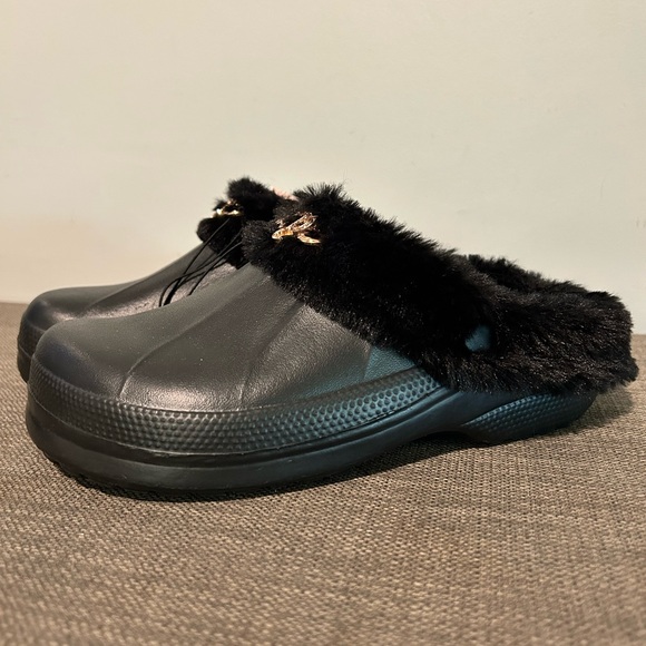 Juicy Couture Black Slippers with Gold Logo - Picture 3 of 6